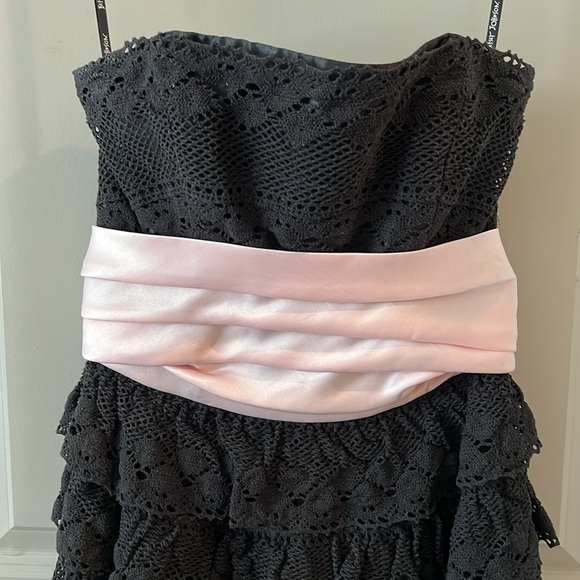 Betsey Johnson strapless tiered lace dress (size 6) - Picture 2 of 9